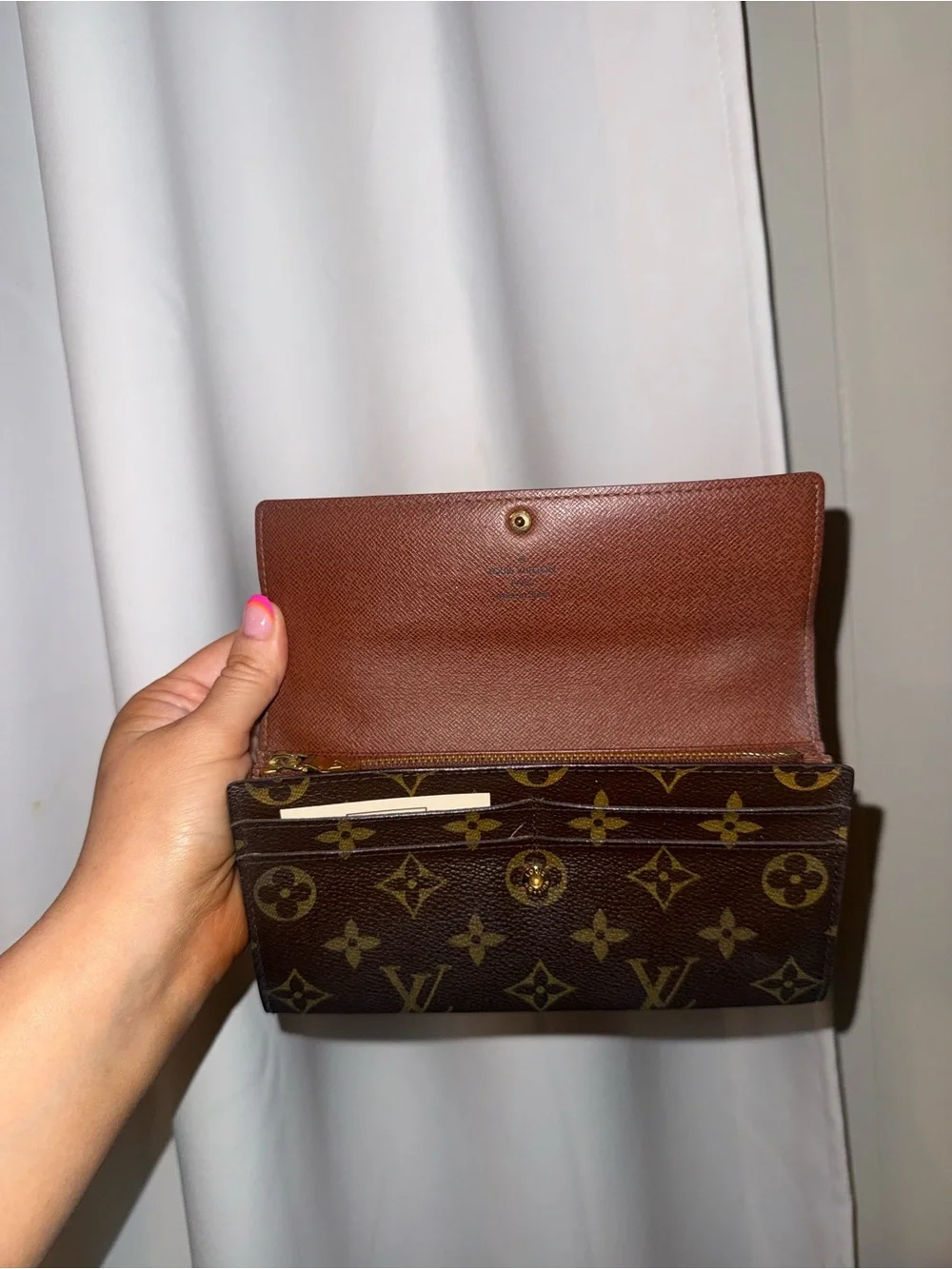 Louis Vuitton Sarah Wallet in the classic Monogram Canvas - Picture 8 of 11